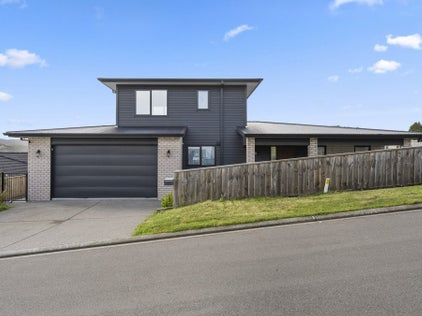  at 18 Topsail Way, Whitby, Porirua