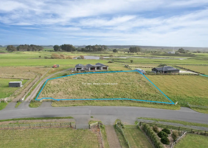  at 24 Mowhia Grove, Waitarere, Levin