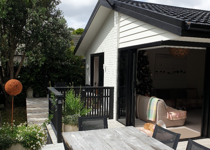  at 2/39 Walford Road, Point Chevalier, Auckland
