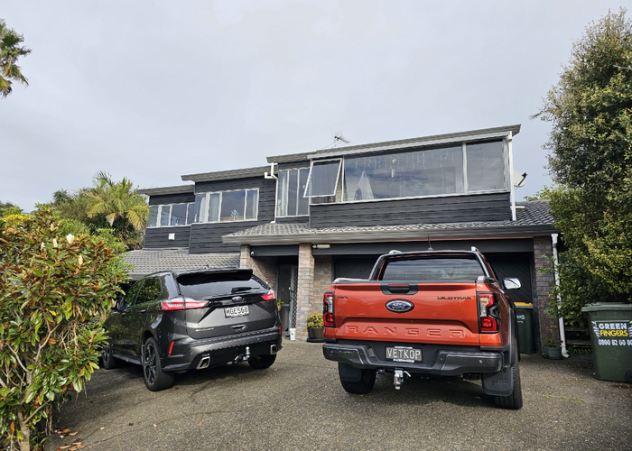  at 2/24 Mizpah Road, Torbay, Auckland