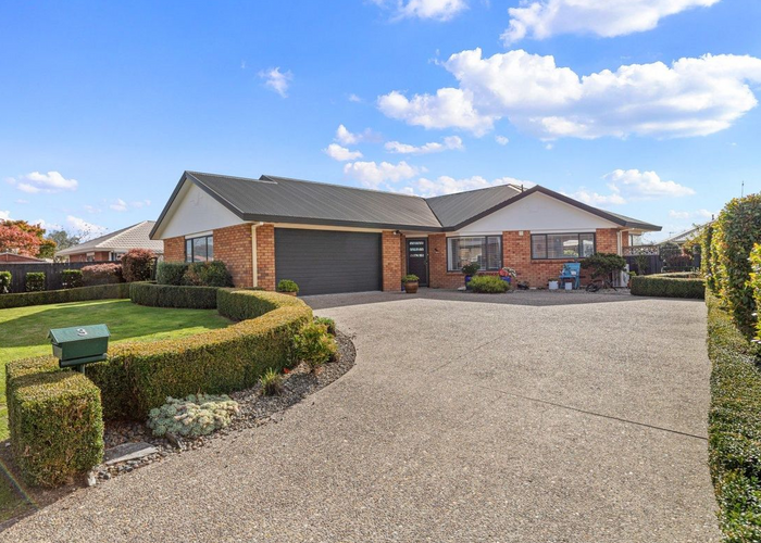  at 3 Bouverie Crescent, Flagstaff, Hamilton