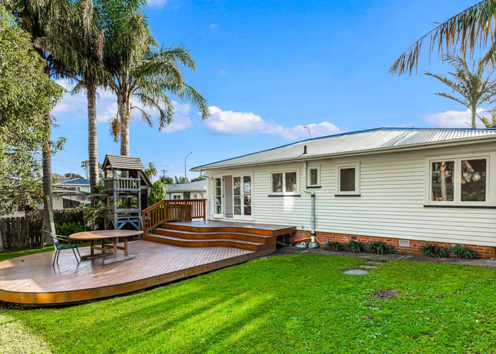  at 16 Gloria Avenue, Te Atatu Peninsula, Auckland