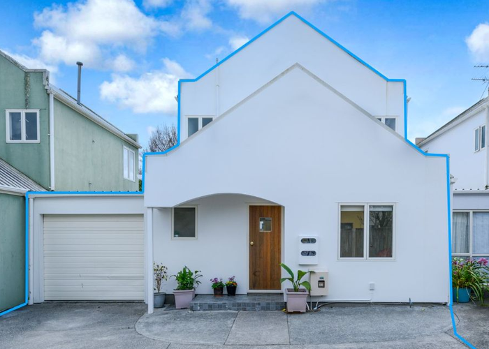  at 8 Blumhardt Place, Avondale, Auckland