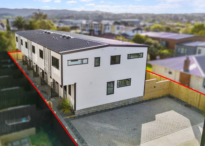  at 4/2 Kereru Street, Henderson, Auckland