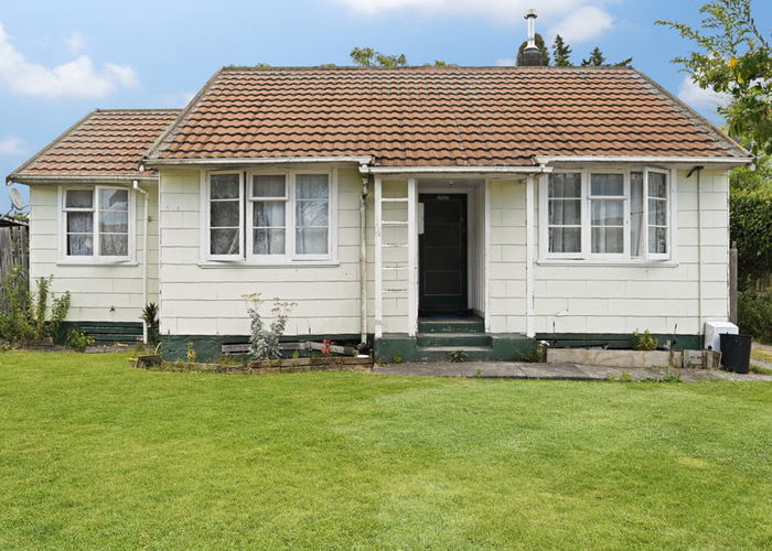  at 15 Paul Crescent, Fairfield, Hamilton