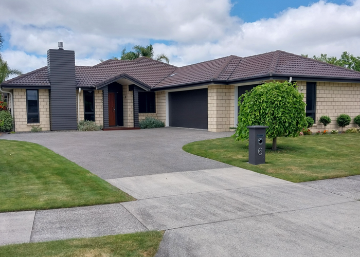  at 6 Kentwood Place, Flagstaff, Hamilton