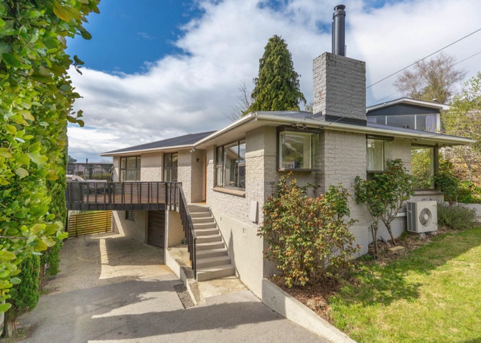  at 17 Colquhoun Street, Glenross, Dunedin