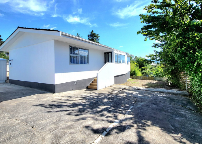  at 2/13 Sunnyside Road, Sunnyvale, Auckland