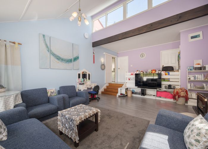  at 8 Ellesmere Crescent, Pakuranga Heights, Auckland