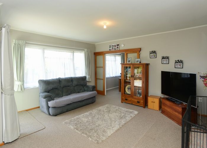  at 4 Elizabeth Place, Clive, Clive