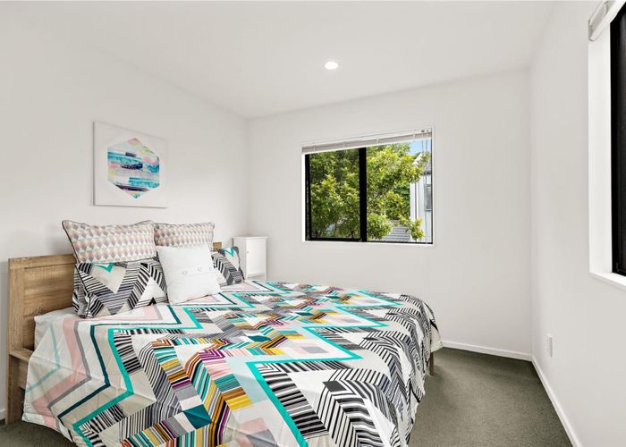  at 15 Sun Place, Henderson, Auckland