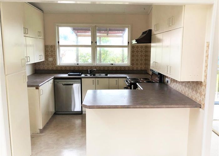  at 3 Hamilton Place, Glenfield, Auckland