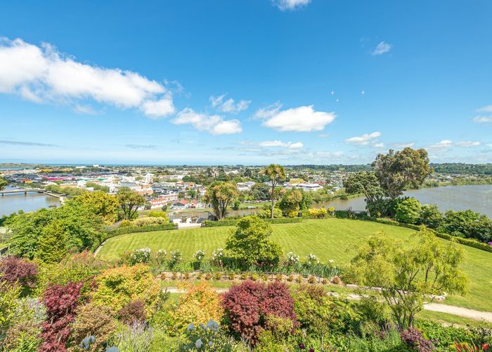  at 4 Shakespeare Road, Bastia Hill, Whanganui