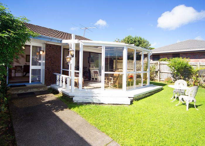  at 2/9 Raddock Place, Farm Cove, Auckland