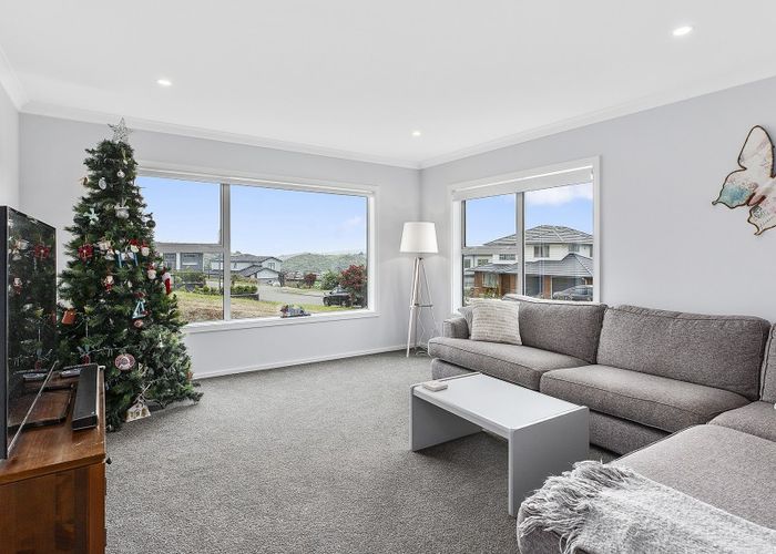  at 6 Canary Way, Whitby, Porirua