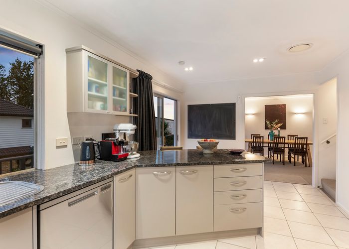  at 8 Fortyfoot Lane, Sunnyhills, Auckland