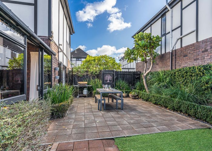 Free property data for 2/67 Brighton Road, Parnell, Auckland homes.co.nz