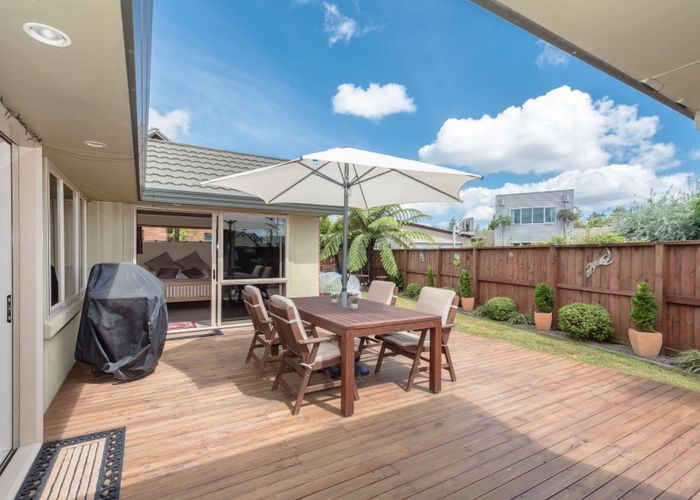  at 64 St James Drive, Huntington, Hamilton