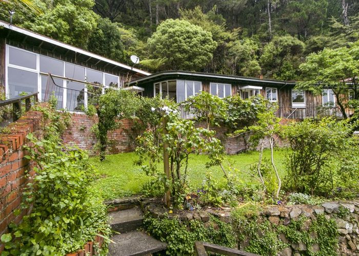  at 9 Waerenga Road, Days Bay, Lower Hutt