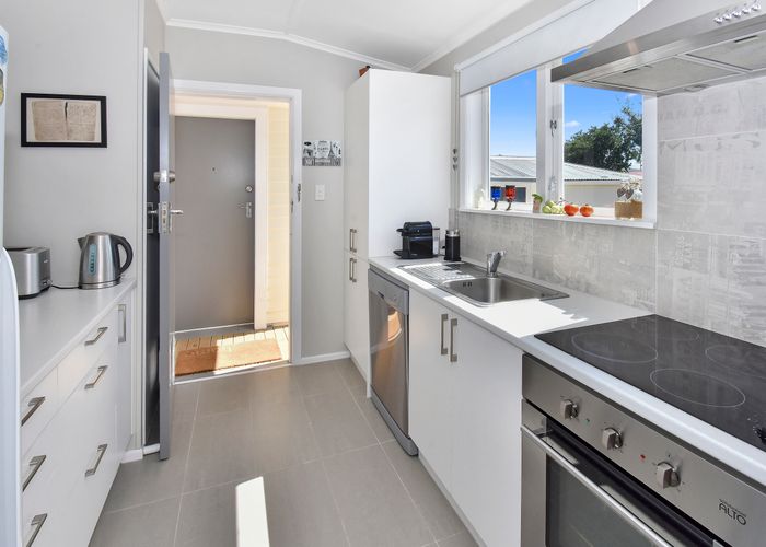  at 1/6 Cambridge Road, Manurewa, Auckland