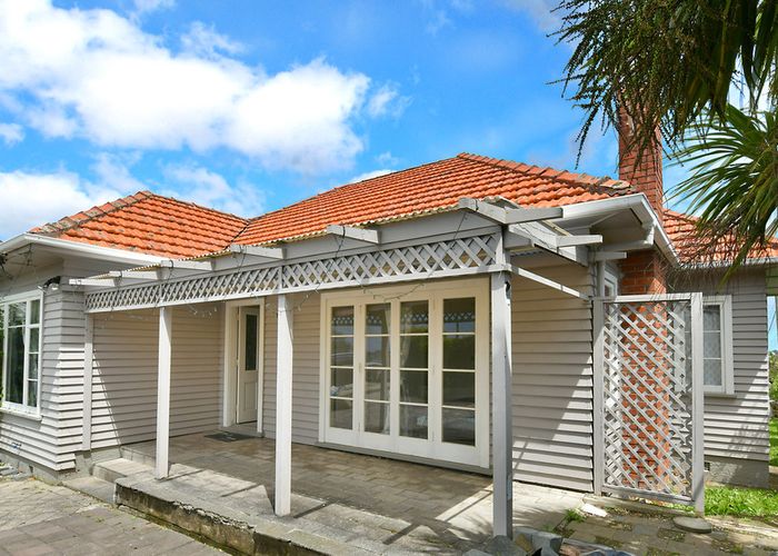  at 196 White Swan Road, Mount Roskill, Auckland