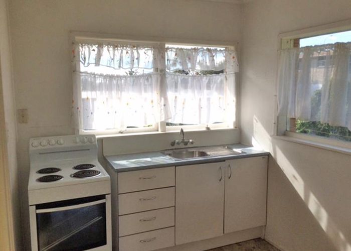  at 2/4 Anne Road, Hillcrest, Auckland