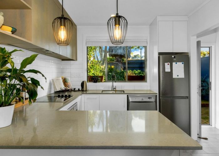  at 4/27 Wright Road, Point Chevalier, Auckland