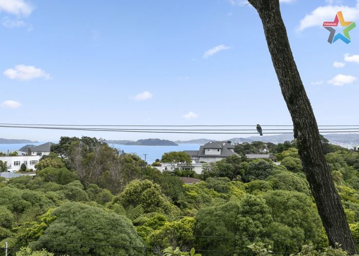  at 8 Akatea Road, Korokoro, Lower Hutt