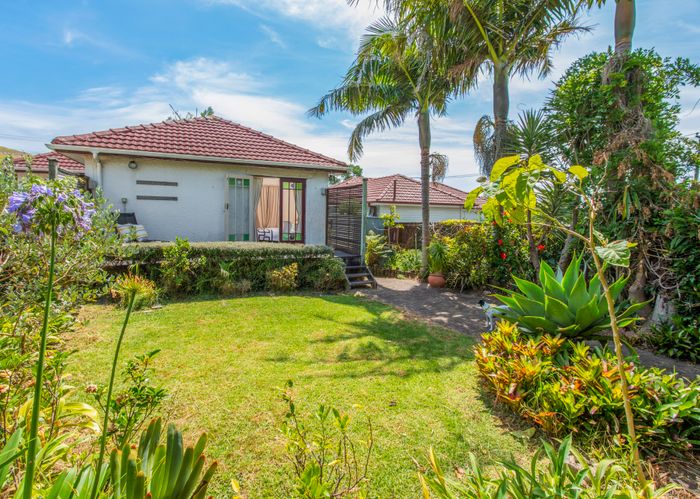  at 2/66 Miller Road, Mangere Bridge, Auckland