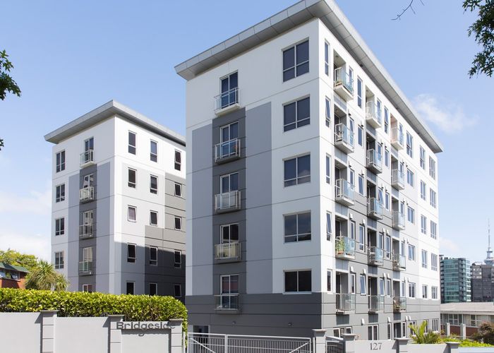  at 4J/127 Grafton Road, Grafton, Auckland