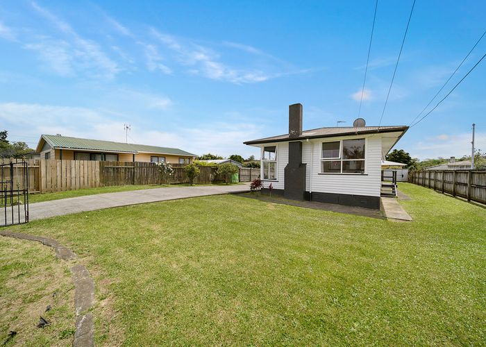  at 4 Wood Avenue, Mangere East, Auckland