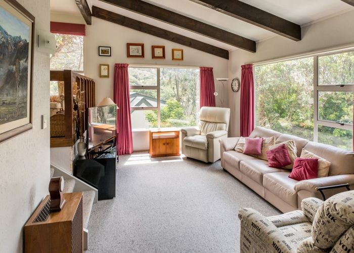  at 40 Westhaven Drive, Tawa, Wellington