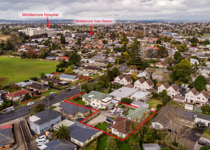  at 17 Gray Avenue, Mangere East, Auckland