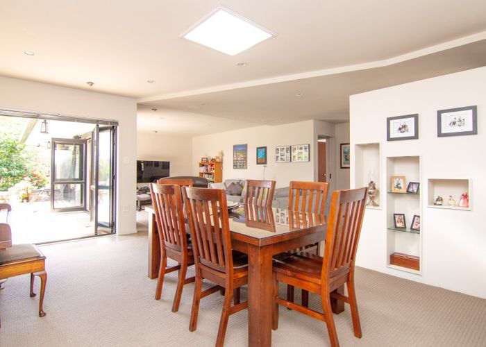 Free property data for 8 Northbrook Court Roslyn Palmerston North