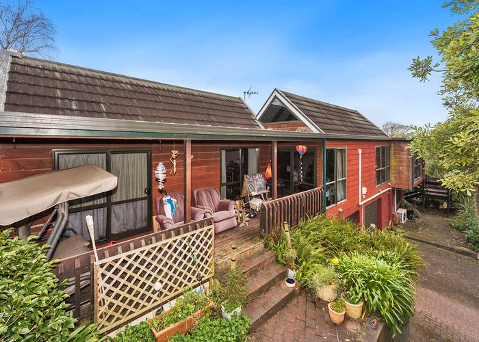 at 2 Pohutukawa Drive, Pukete, Hamilton