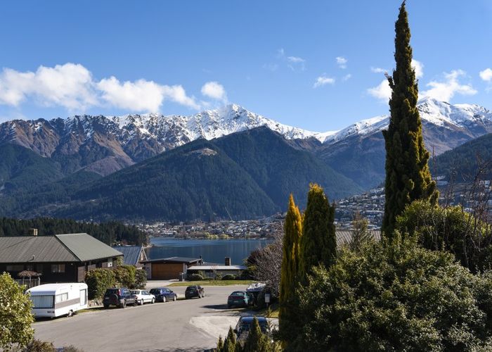  at 8 Kelvin Place, Kelvin Heights, Queenstown