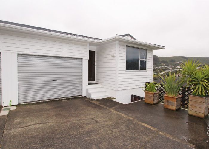  at 2/94 Taylor Terrace, Tawa, Wellington