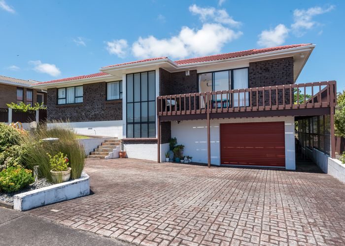  at 14 Gwenand Place, Botany Downs, Auckland