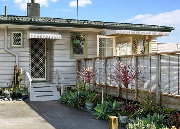  at 3/7 Edmonton Road, Henderson, Auckland
