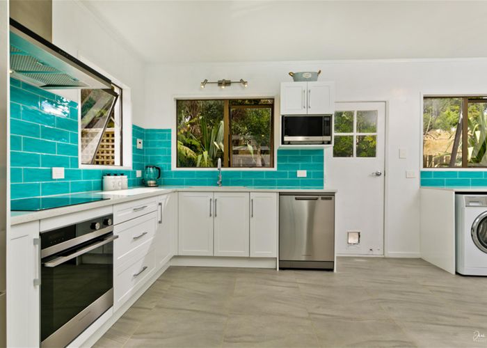  at 84 Grassmere Road, Henderson Valley, Auckland