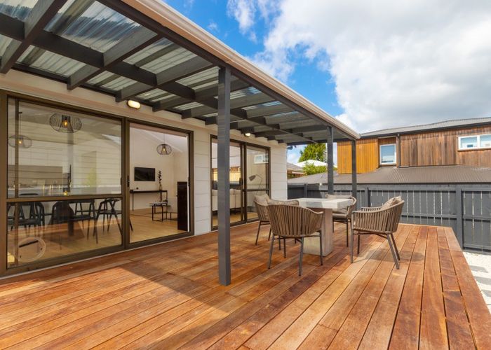  at 2/17 Oliver Street, Point Chevalier, Auckland