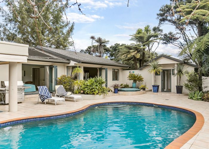  at 18 Kingfisher Grove, Greenhithe, Auckland