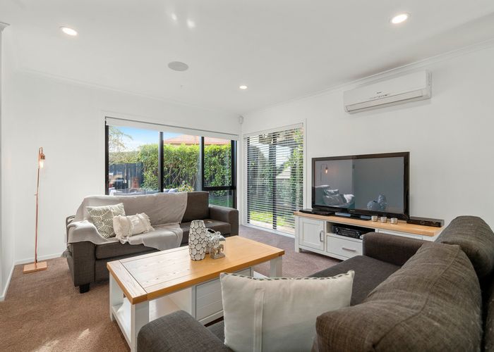  at 2/12 McCahill Views, Botany Downs, Auckland
