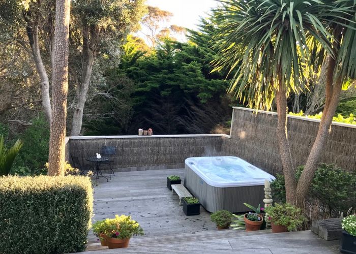  at 20 Fairway Oaks Drive, Waikanae Beach, Waikanae