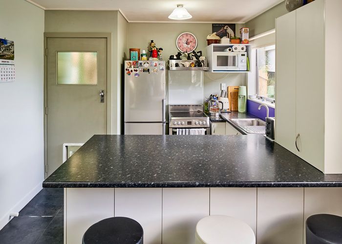  at 2/102 Sutherland Road, Melrose, Wellington