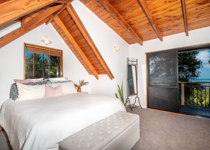  at 464 Scenic Drive, Waiatarua, Auckland
