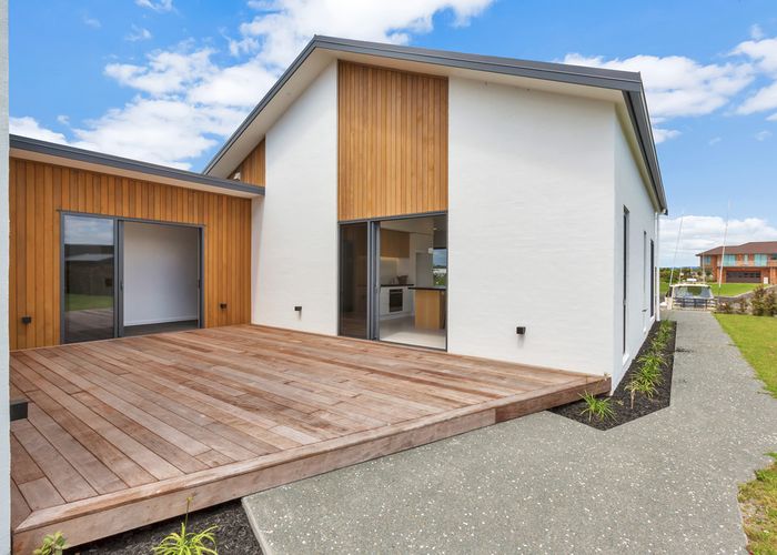  at 4 Martingale Lane, One Tree Point