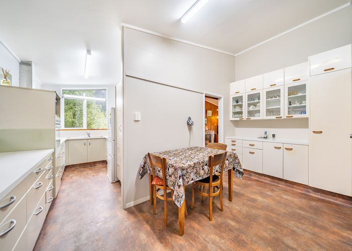  at 4 Forest Road, Pinehaven, Upper Hutt