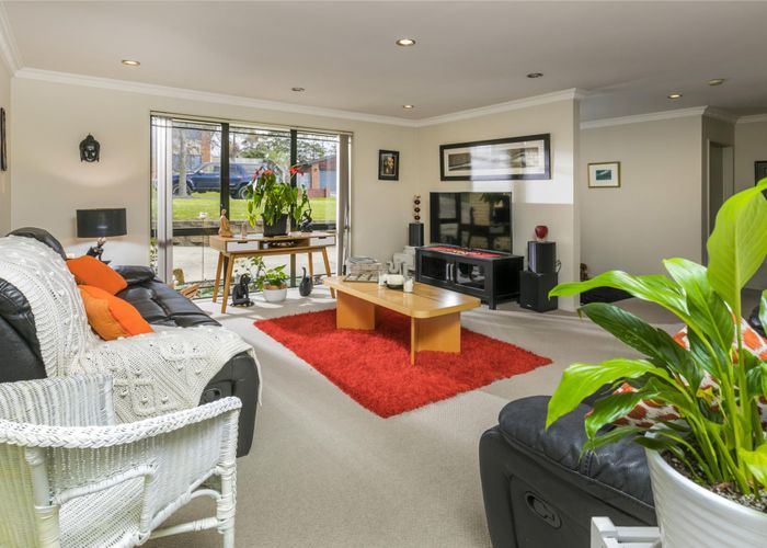  at 33 Sapperton Drive, Henderson, Auckland