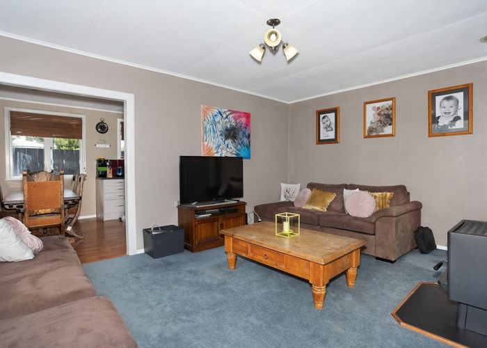  at 35 Flower Street, Bulls